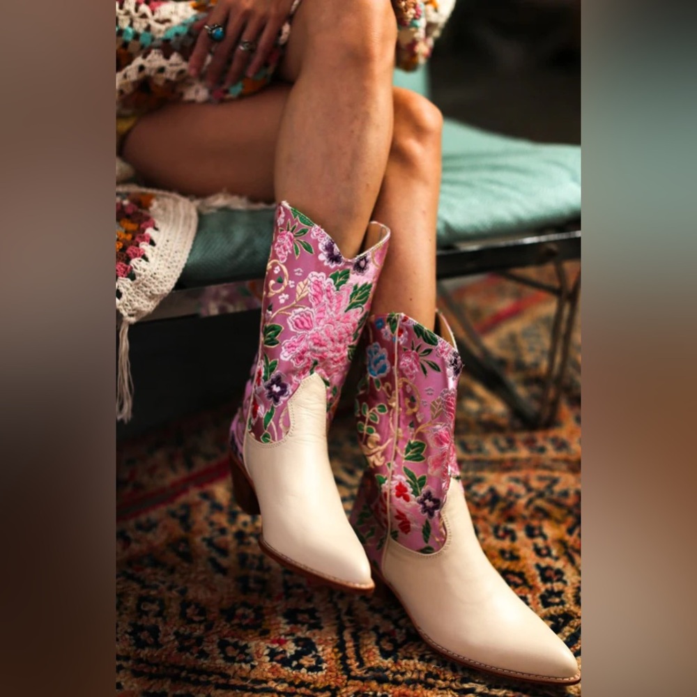MOMO New York Selina Western Silk Leather Boots Cowboy Size 11 Floral Pink Cream